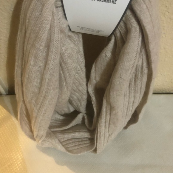 Martha Stewart 2-ply‎ cashmere luxury Beige infinity plush winter scarf new - Picture 2 of 9